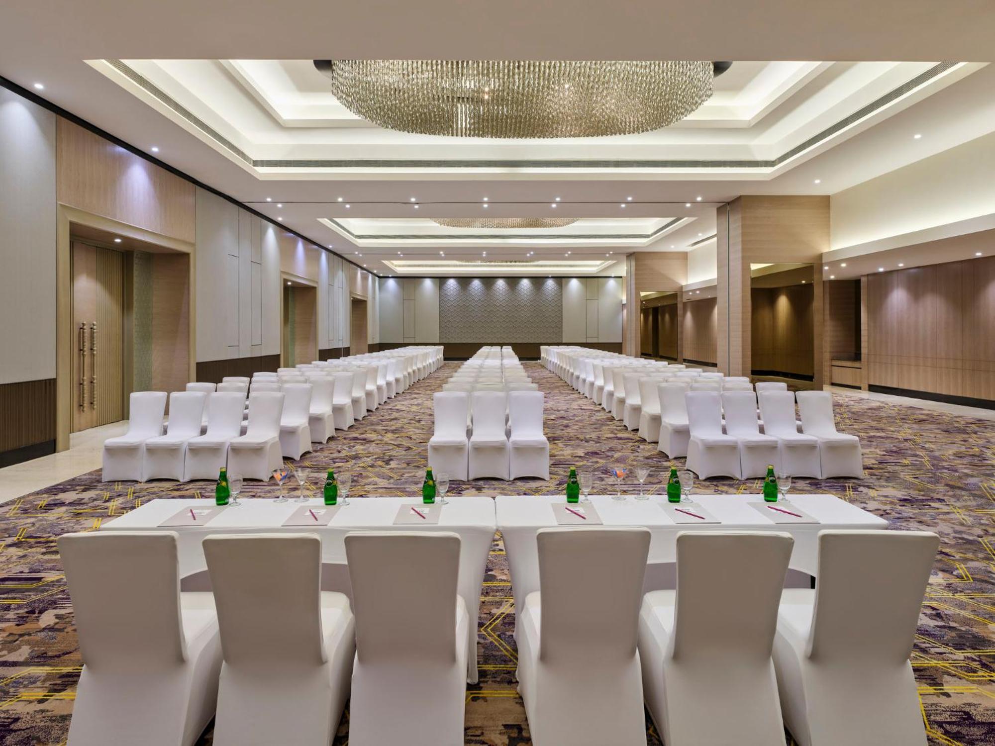 Crowne Plaza Ahmedabad City Centre By Ihg Ngoại thất bức ảnh